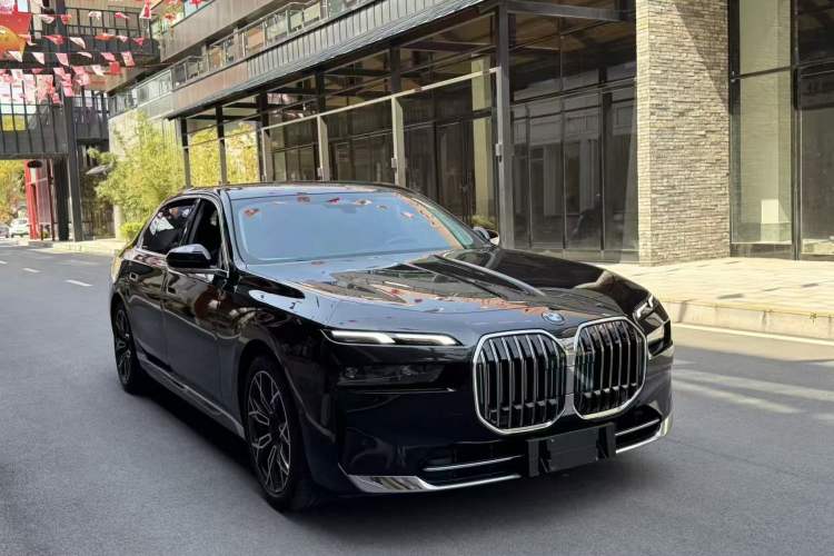 Used BMW 7 Series 2023 735Li Luxury Package Exterior 5