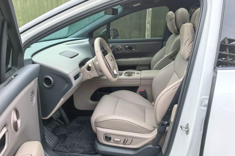 Used Li Auto Li Auto i6 2025 Model Two-Wheel-Drive Standard Type