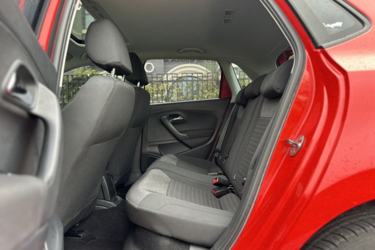 Used Volkswagen Polo 2016 1.6L Automatic Comfort Model Interior 1