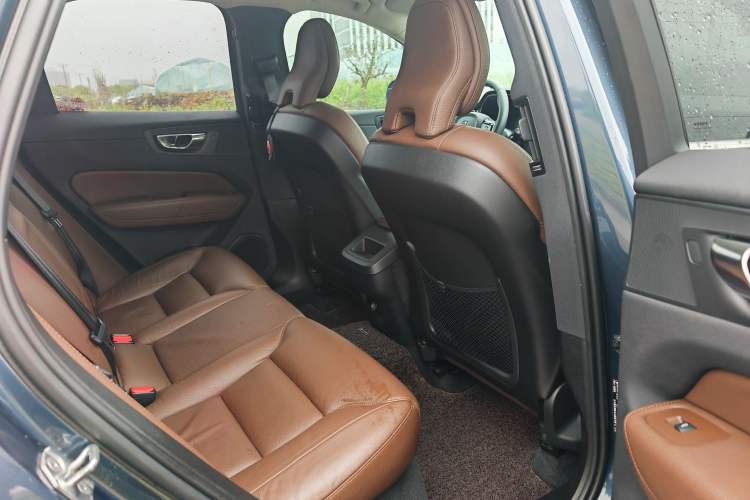 Used Volvo XC60 2020 T5 4x4 Smart Luxury Edition Interior 3