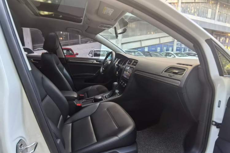 Used Volkswagen Golf 2017 230TSI Automatic Comfort Edition – Celebrating Milestone of One Million Units