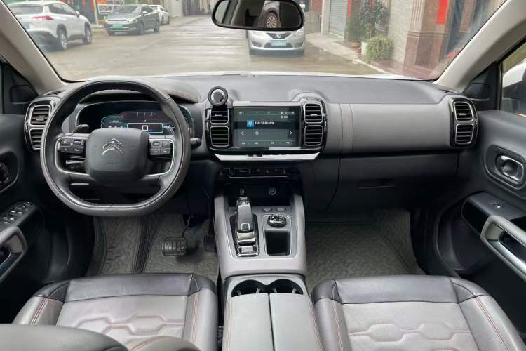 Used Citroen C5 AIRCROSS 2017 380THP Luxury Model Interior 5