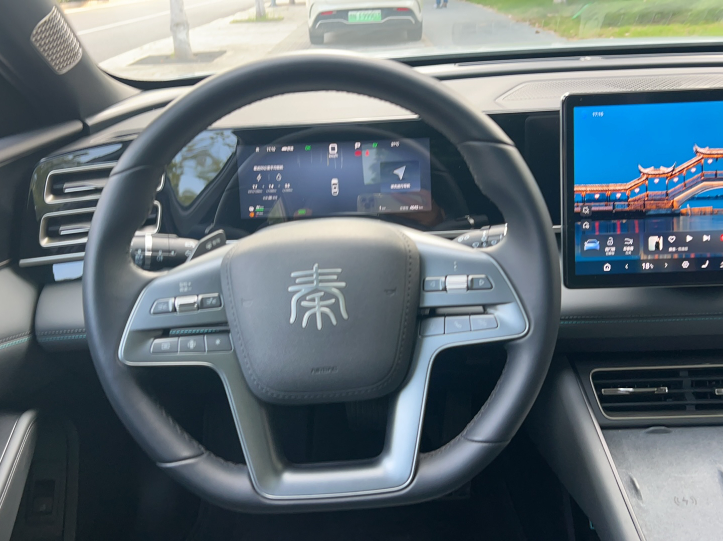 BYD Qin L 2025 DM-i Smart Drive 120KM Superior Model — снимка 19