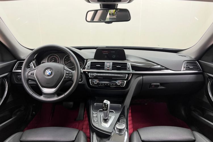 Used BMW 3 Series GT 2019 320i Sport Edition Interior 4