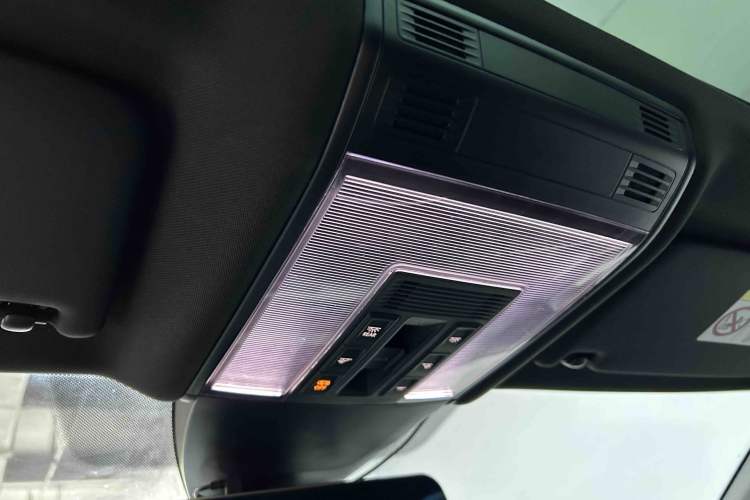 Used Volkswagen FAW-Volkswagen CC 2019 330TSI Glamour Edition China VI Interior 9