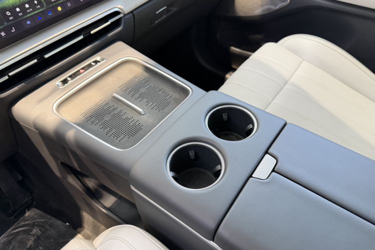 Used VOYAH Dream 2025 PHEV Four-Wheel-Drive Flagship Kunpeng Edition Interior 8