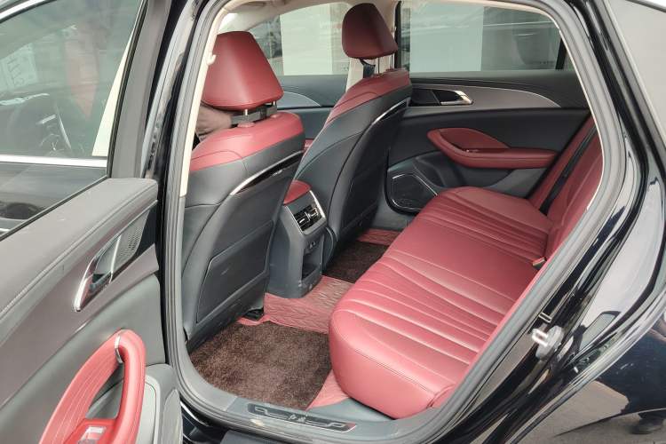 Used Hongqi H5 2024 2.0T Automatic Smart Connect Flagship Edition
