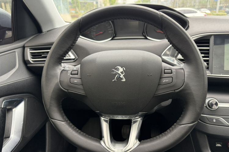 Used Peugeot 308S 2015 1.2T Automatic Jingchi Edition Steering Wheel
