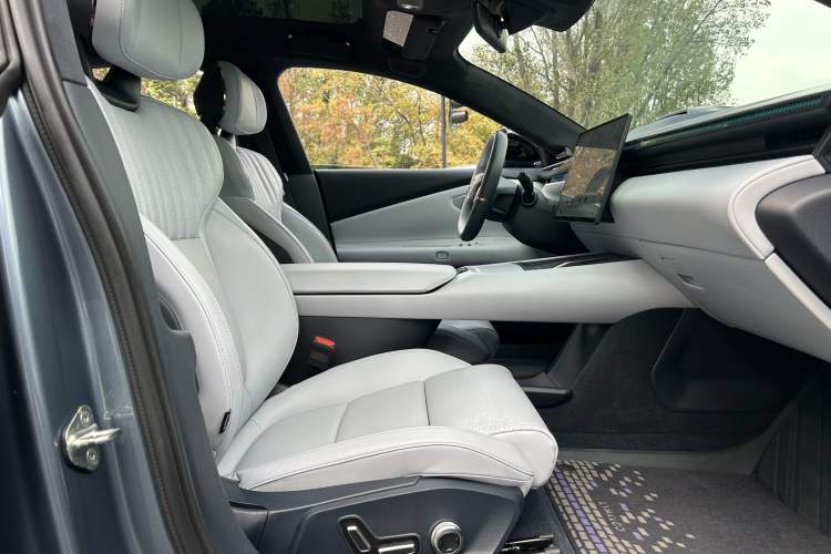 Used Lynk & Co Z10 2025 95 kWh 702 km All-Wheel Drive Intelligent Driving Ultra