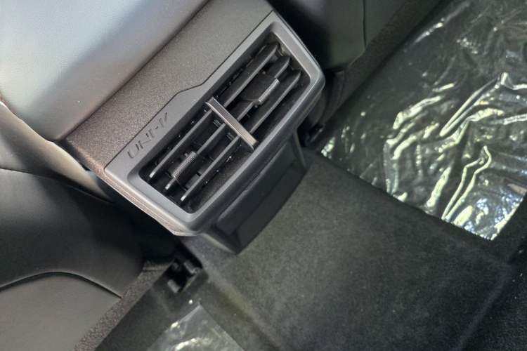 Used CHANGAN UNI-V iDD 2024 Blue Whale Smart Electric iDD 136km ZhiKu Model
