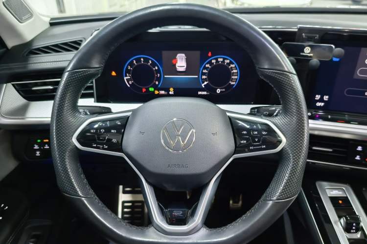 Used Volkswagen Tavendor 2023 380TSI Four-Wheel Drive R-Line First Edition Interior 4