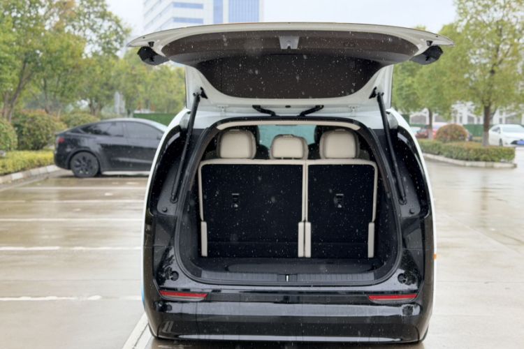 Used Li Auto MEGA 2024 Ultra Model