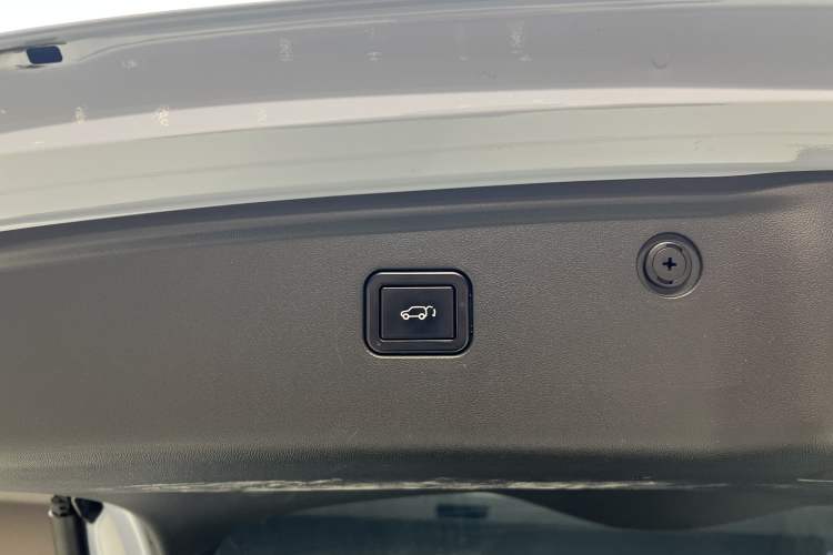 Used Oshan Z6 2022 Blue Whale 1.5T DCT Smart Navigation Model
