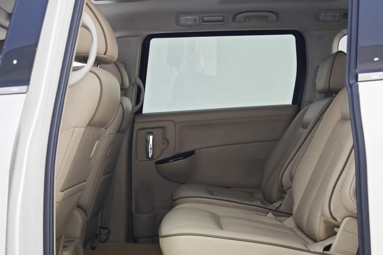 Used Nissan Quest 2015 3.5L SL Interior 3