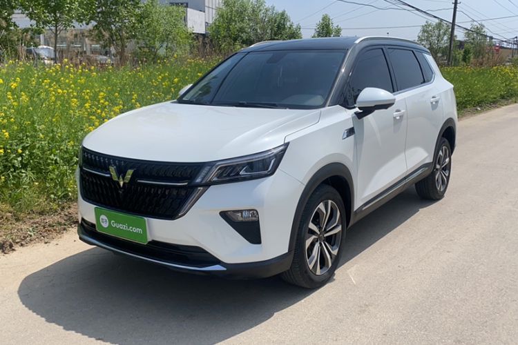 Used Wuling Asta 2022 2.0L DHT Electric-Speed Version Front Left 45 Deg