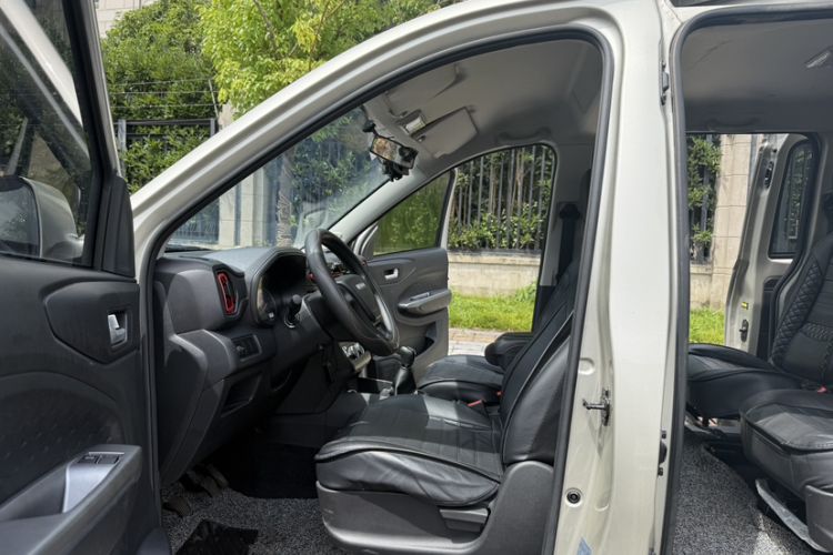 Used Dongfeng Fengon 380 2022 1.5L Standard Edition 7-Seater Passenger Vehicle
