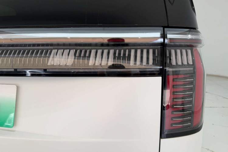 Used Zeekr 009 2022 WE Edition Exterior 7