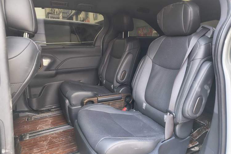 Used Toyota Sienna 2024 2.5L Hybrid Four-Wheel Drive Prestige Edition
