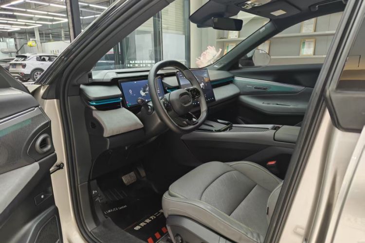 Used Lynk & Co 08 EM-P 2023 245km Ultra-Long Range Halo Interior 1