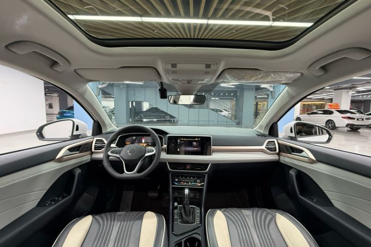 Used Volkswagen Tharu 2024 300TSI Two-Wheel-Drive Moonlight Edition Roof