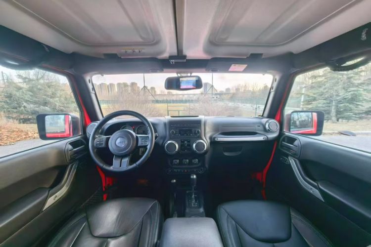 Used Jeep Wrangler 2015 3.0L Sahara Four-Door Comfort Edition
