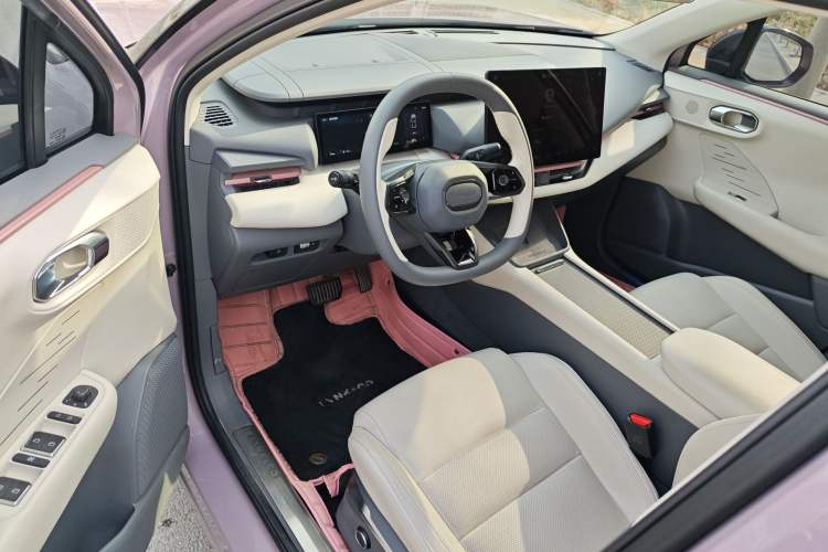 Used Lynk & Co 06 EM-P 2023 EM-P 126 Long-Range Halo Interior 4