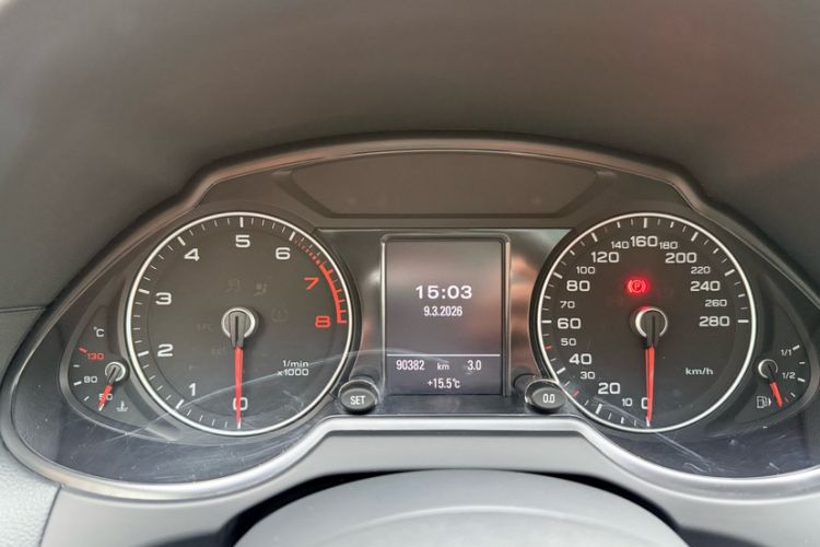 Used Audi Q5 2017 Plus 40 TFSI Technology Model Odometer Close Up