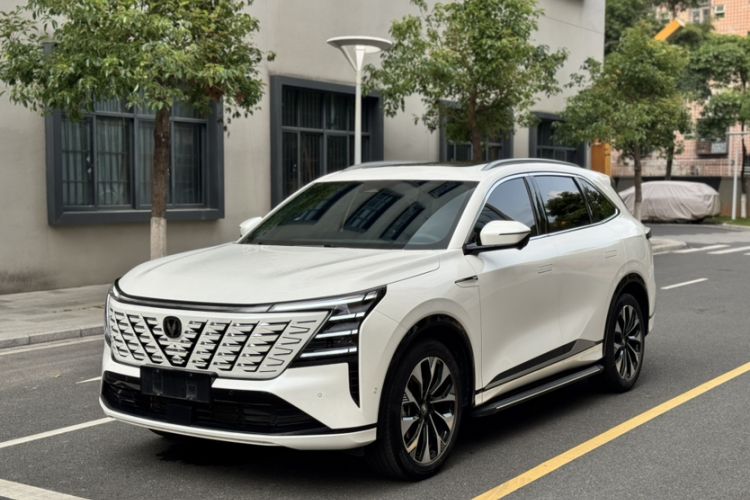 Used CHANGAN CS75 PLUS 2025 4th Generation UItra 2.0T New Blue Whale Smart Intelligent Powertrain Version Exterior 3