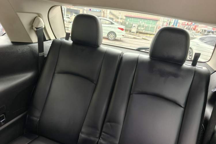 Used Fiat Freemont 2013 3.6L Intelligent All-Wheel-Drive Version Interior 2