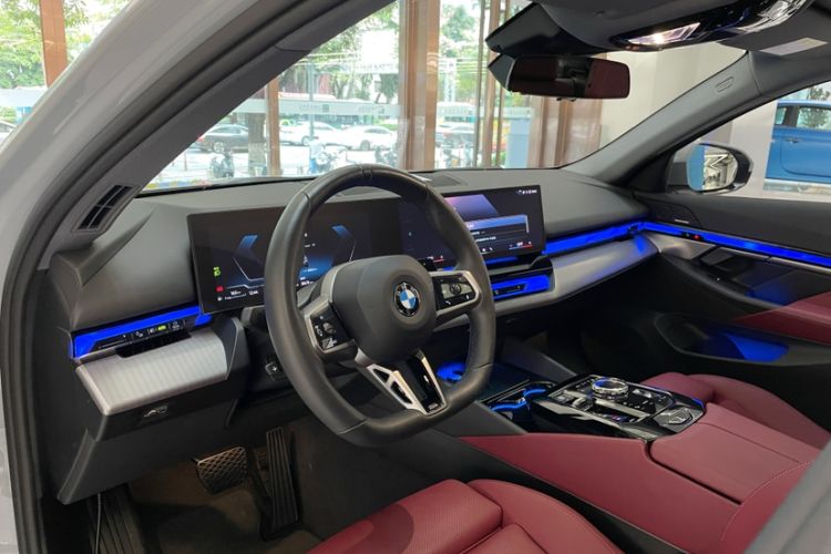 Used BMW 5 Series 2024 525i M Sport Package Interior 4