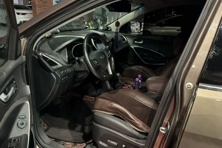 Used Hyundai Santa Fe 2013 2.0T Automatic All-Wheel Drive Top Trim