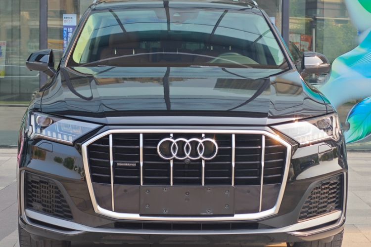 Used Audi Q7 2022 55 TFSI quattro S line Sport model
