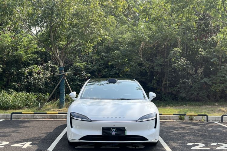 Used Hima Luxeed S7 2025 855 km Max Exterior 9