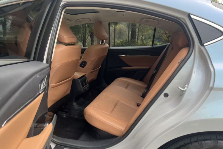 Used Toyota Camry 2024 Dual-Motor 2.0 HG Premium Edition
