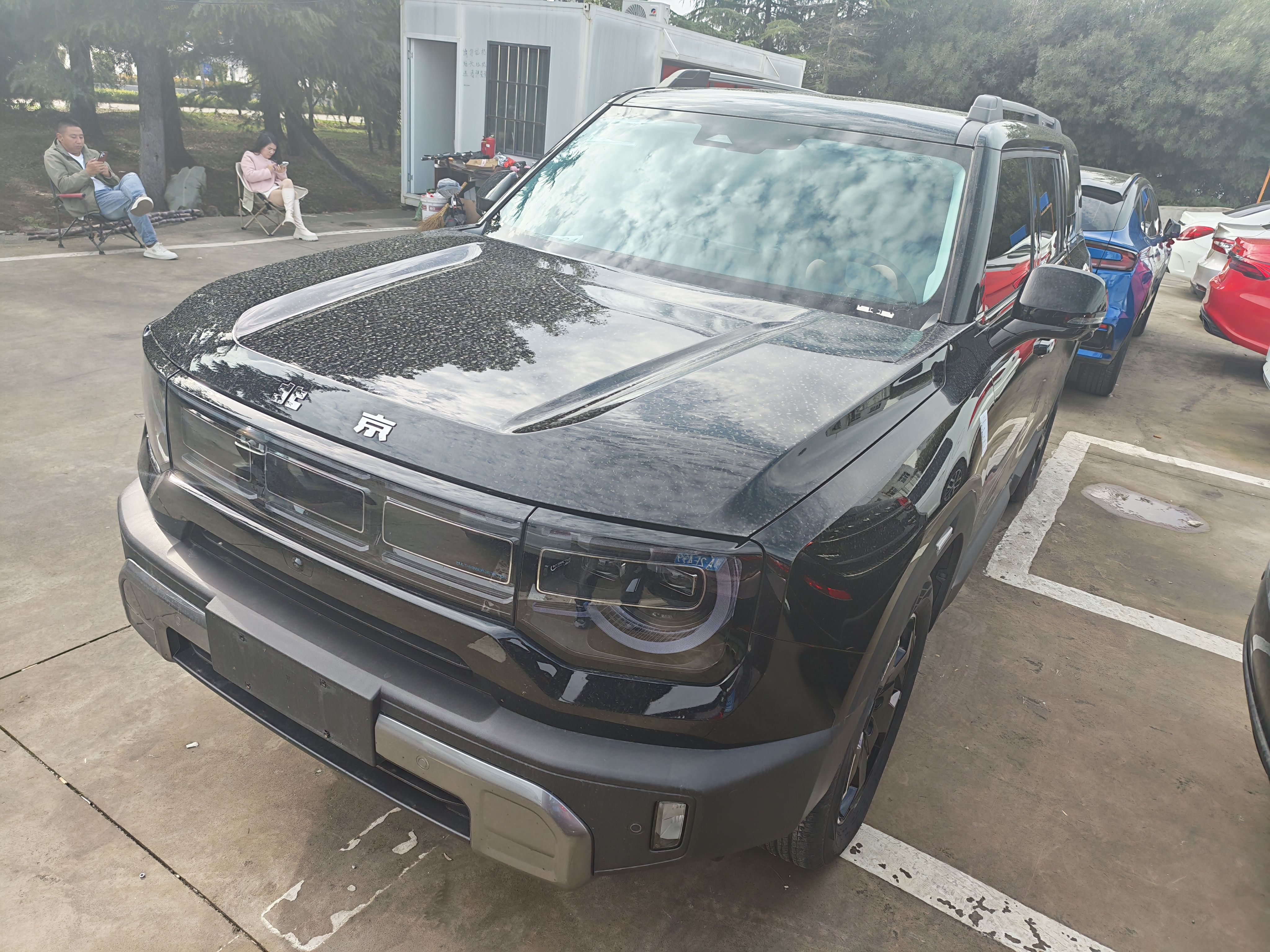 تحت مقدمة السيارة