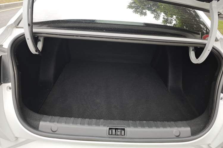 Used Dongfeng Aeolus Yixuan 2023 Mach Edition 1.5L Automatic Chasing Shadow Version
