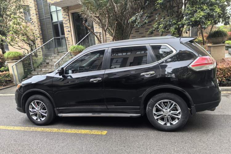 Used Nissan X-Trail 2015 2.0L CVT Comfort MAX Edition 2WD Exterior 9