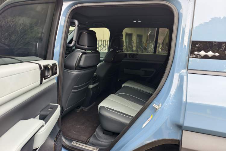 Used Formula Leopard 5 2023 Navigator Edition