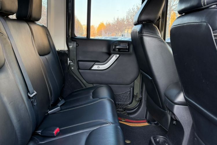 Used Jeep Wrangler 2014 3.0L Sahara Four-Door Edition
