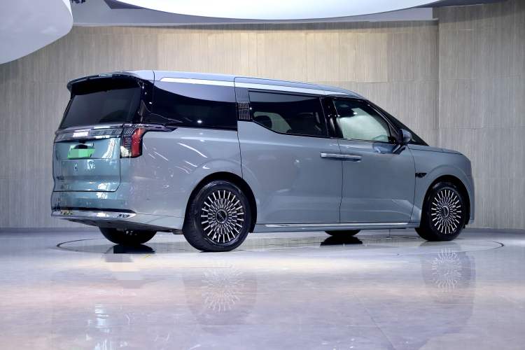 Used Zeekr 009 2024 Six-Seat Executive Version 4WD 140 kWh