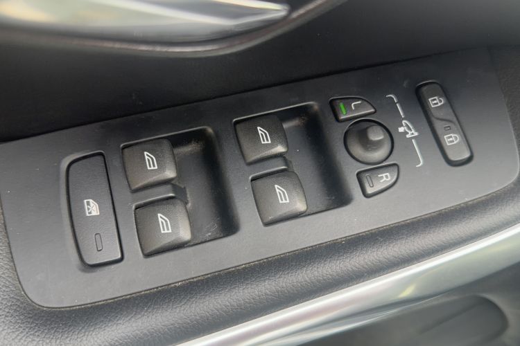 Used Volvo V40 2018 T3 Zhiyi Edition Interior 4