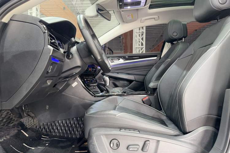 Used Volkswagen Passat 2023 Facelift 330TSI Luxury Edition Exterior 4