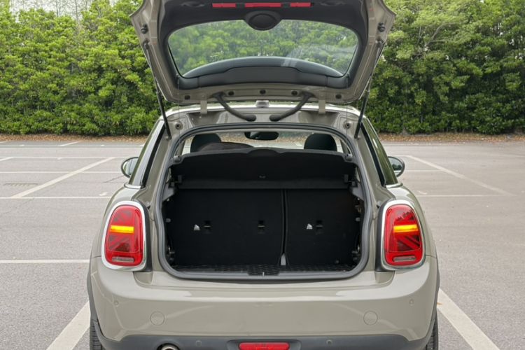 Used MINI 2018 1.5T COOPER Classic Edition Five-Door Version Trunk