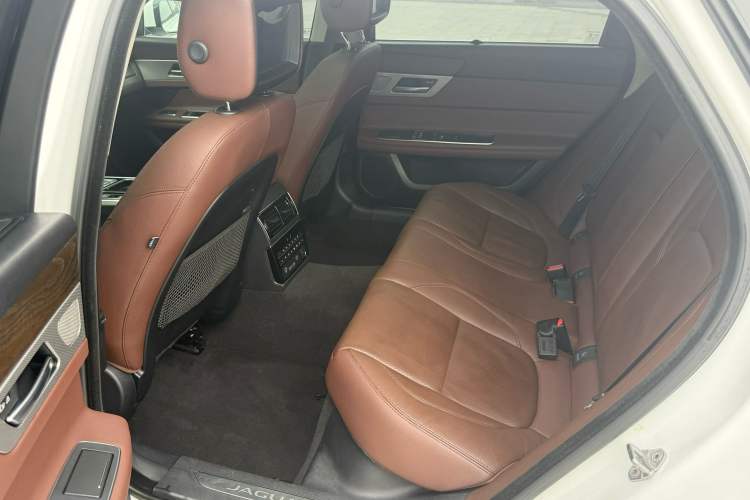 Used Jaguar XFL 2018 XFL 2.0T 250 PS Premium Edition
