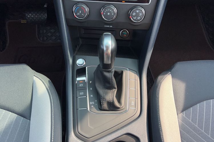 Used Volkswagen Tharu 2024 300TSI Two-Wheel-Drive Crescent Edition Gear Lever