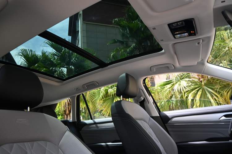 Used Volkswagen Tavendor 2024 380TSI All-Wheel Drive R-Line Blacklight Knight Edition Interior 2