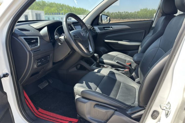 Used CHANGAN CS35 2017 1.6L Automatic Luxury Model Interior 4