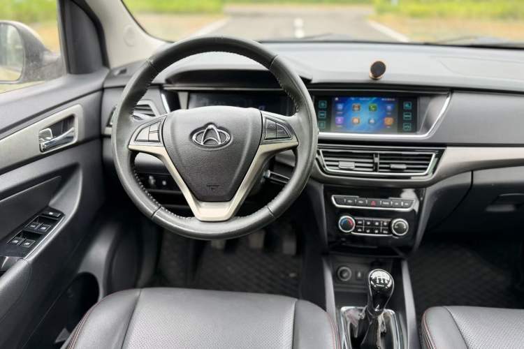 Used CHANGAN KAICHENG Oushang A600 2016 1.5L Manual Luxury 7-Seater Audio And AC Panel
