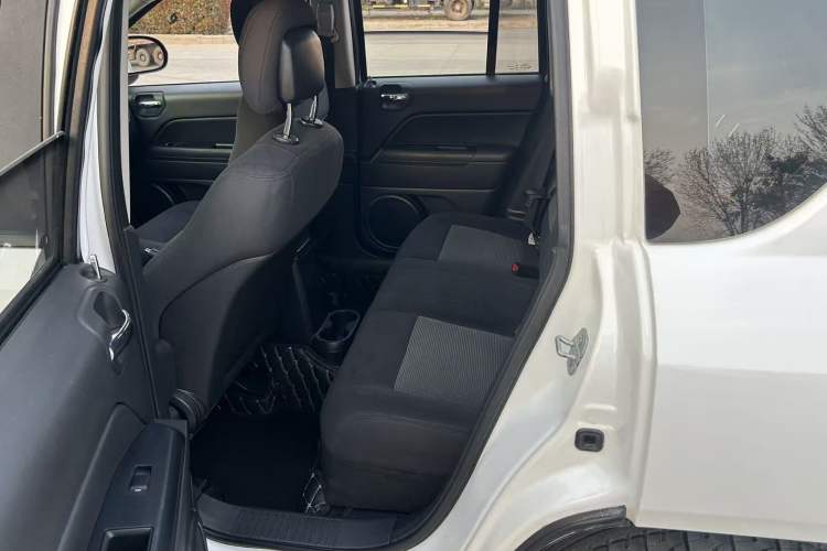 Used Jeep Compass 2015 2.0L two-wheel drive sport version