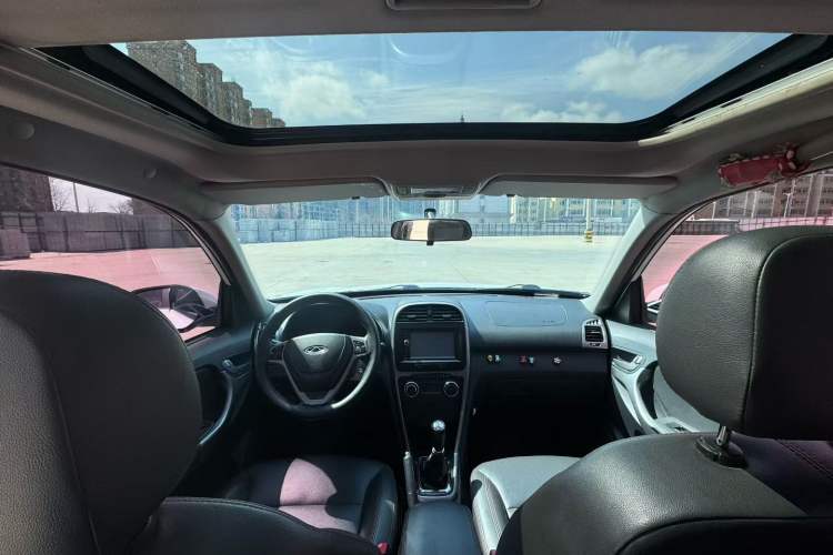 Used Chery Tiggo 3 2015 1.6L Manual Zhishang Sport Edition Interior 3